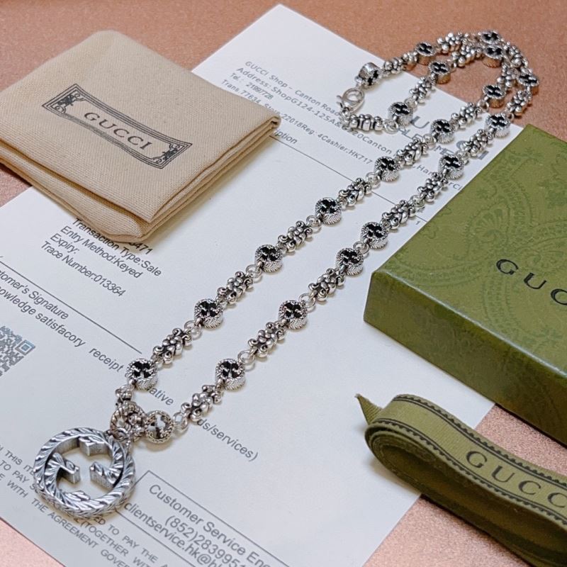 G*u*i necklaces